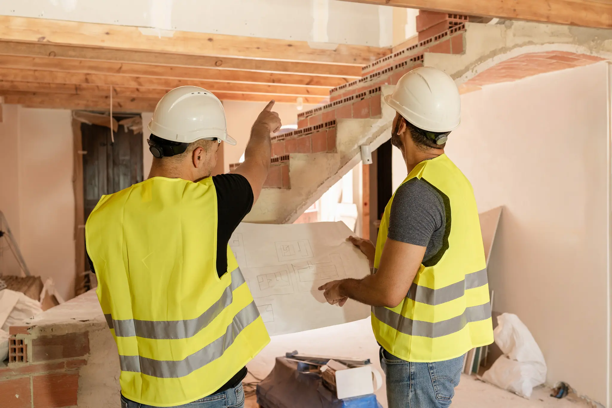 Year Round Contractor Insurance in Canada: Why Seasonal Coverage Can Cost More